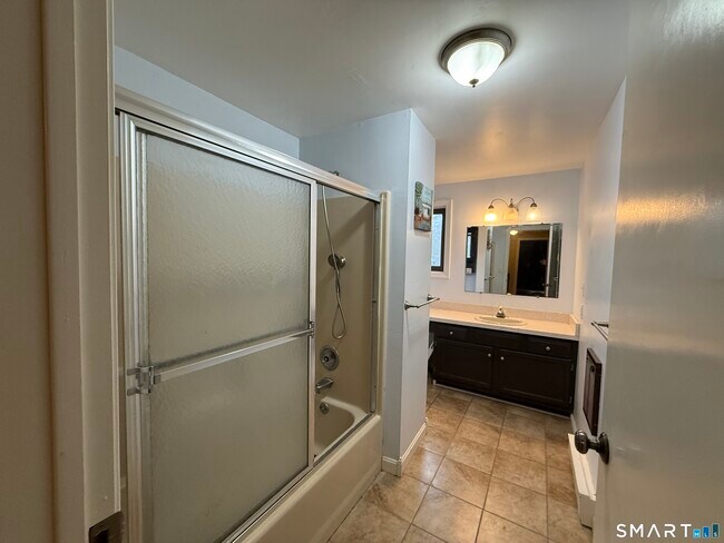 Building Photo - 32 Upper Pattagansett Rd