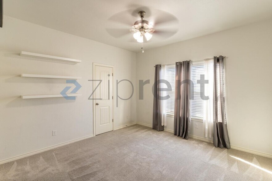 Building Photo - Unit