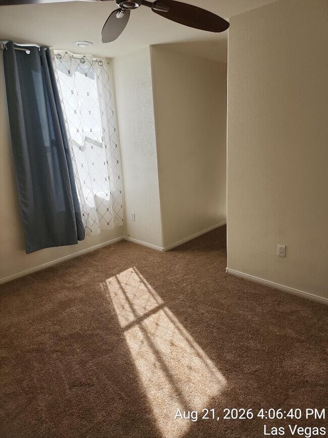 Building Photo - 664 Peachy Canyon Cir