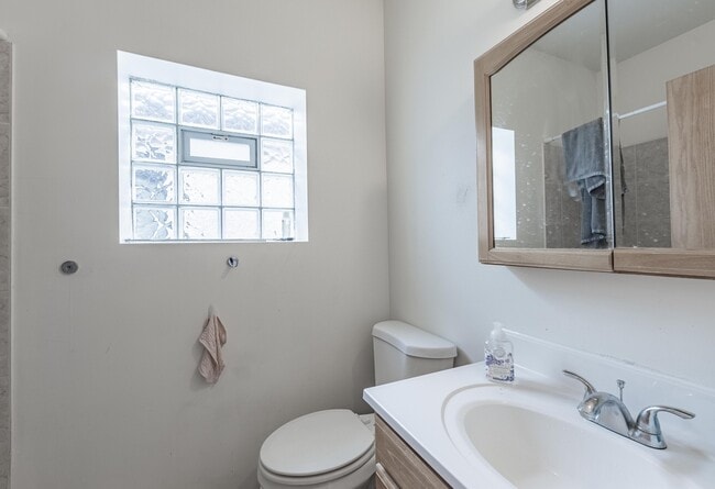Building Photo - 2549 S Hillock Ave