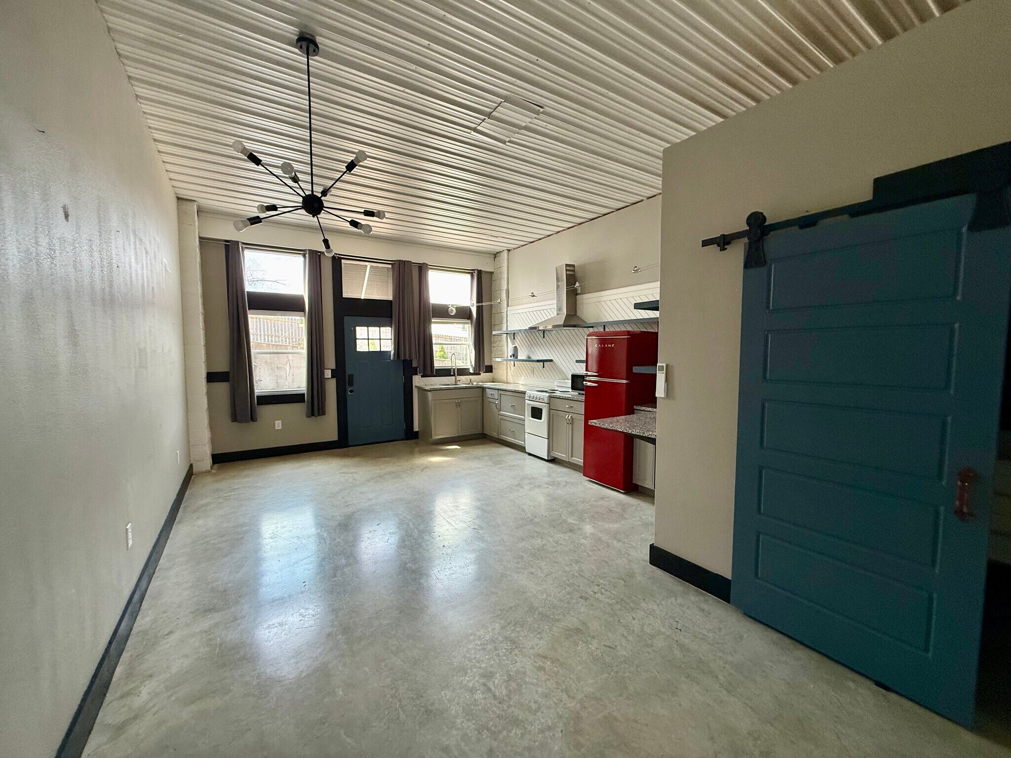 Building Photo - 475 S Hickory St