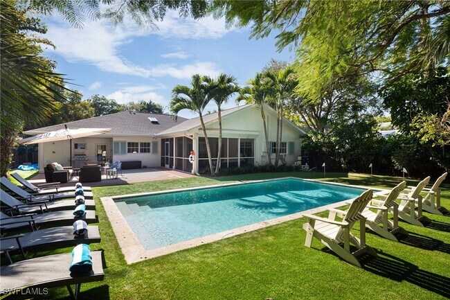 Building Photo - 339 4th Ave N