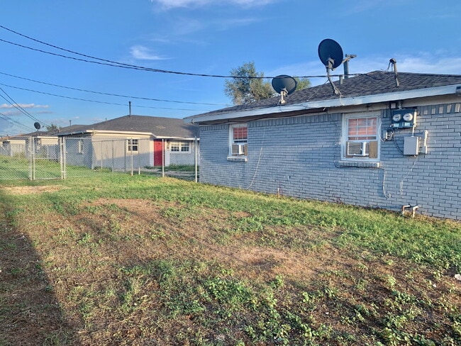 Primary Photo - 3 bedroom 1 Bathroom.