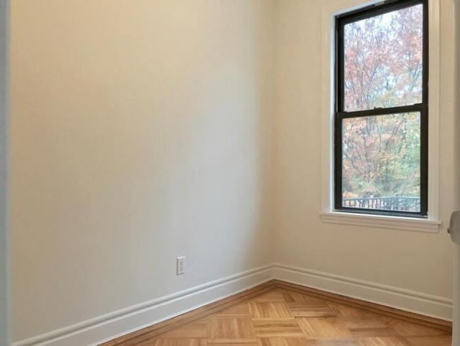 Building Photo - 3 bedroom in Brooklyn NY 11209