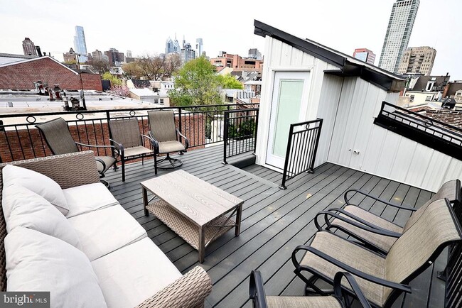 Building Photo - 701 Lombard St