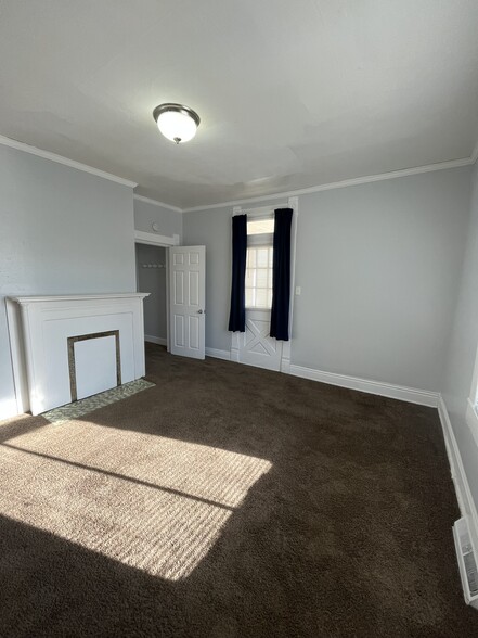 Building Photo - 1227 E Chestnut St