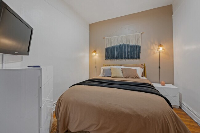 Building Photo - 74 W 82 St