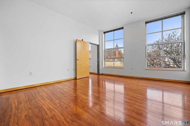 Building Photo - 10 Ann St