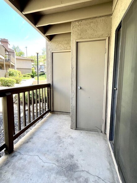 Building Photo - 1265 Kendall Dr