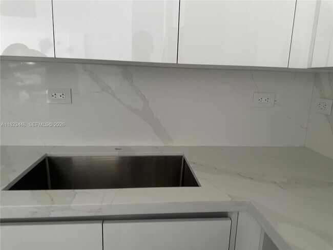 Building Photo - 1500 Bay Rd