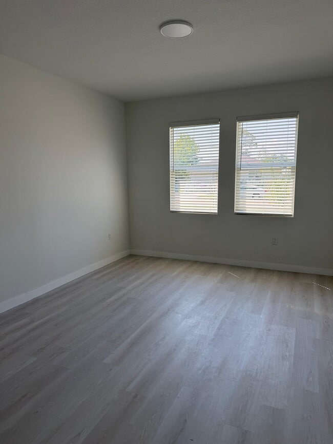 Building Photo - 691 San Filippo Dr SE