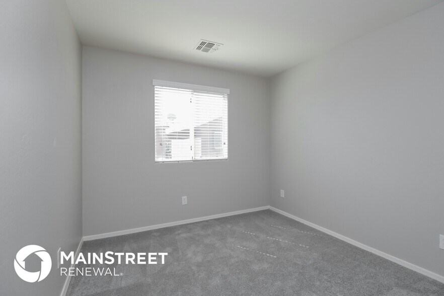 Building Photo - 3806 S 54th Glen