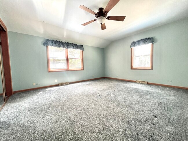 Building Photo - 4633 Oakwood Ave