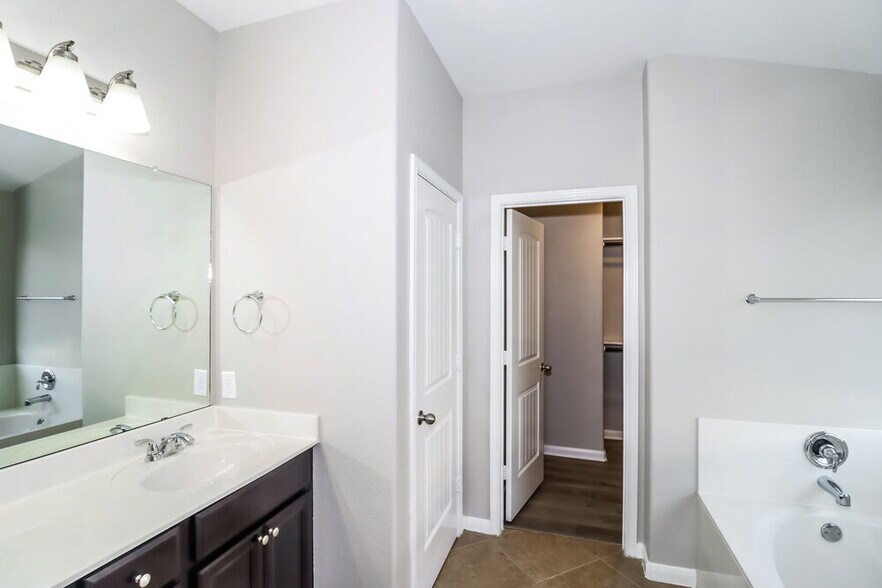 Building Photo - 1303 Sunny Meadows Loop