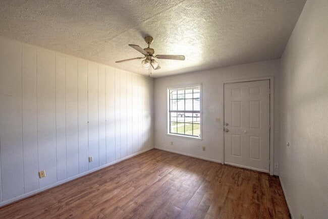 Building Photo - 1801 Cheryl Dr