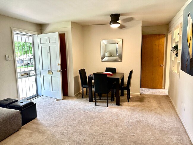 Building Photo - Wash Park 2-Bedroom, 2- Bathroom Condo Available in August