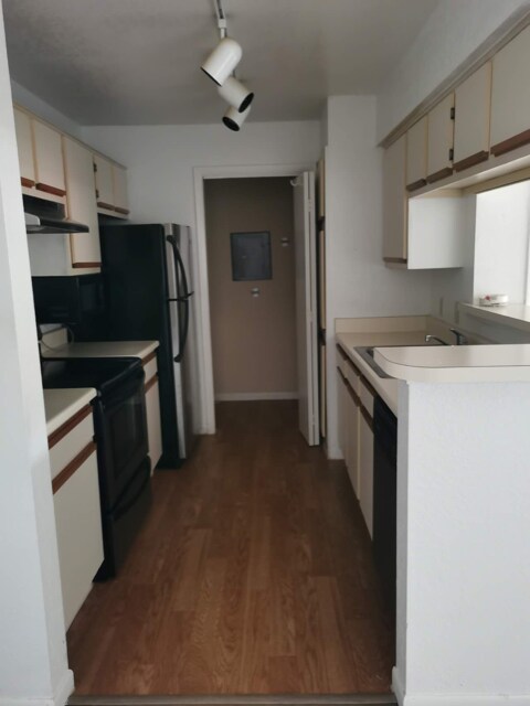 Building Photo - 5530 Chrishire Way