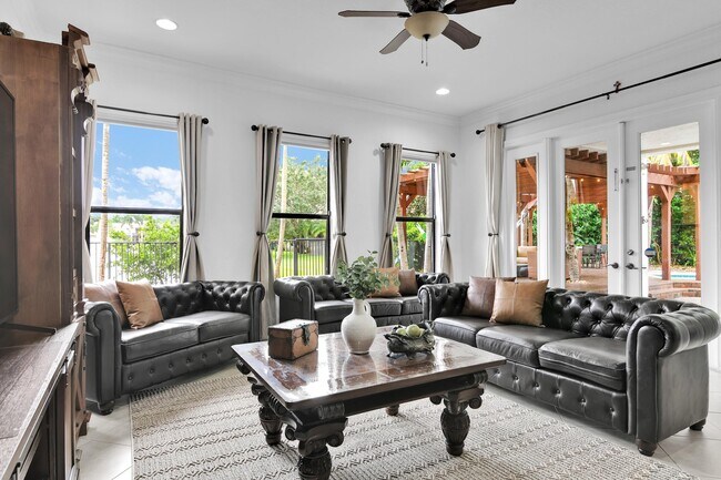 Building Photo - 10703 Versailles Blvd