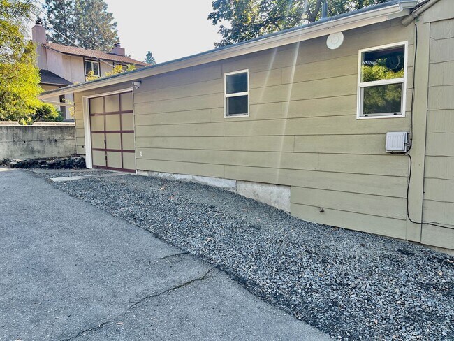 Building Photo - Charming South Hill Home