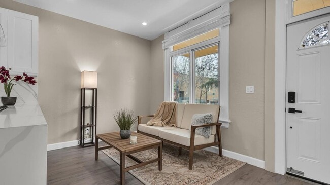 Building Photo - Downtown San Jose- beautifully renovated 3 bed/2 bath house with central heating and A/C