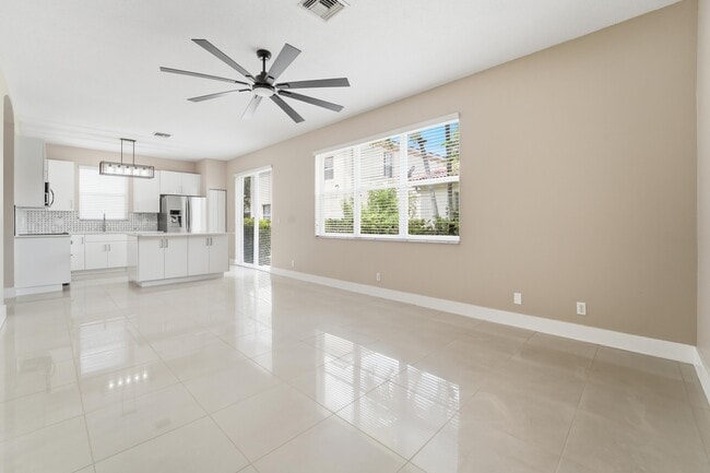 Building Photo - 1780 Pierside Cir