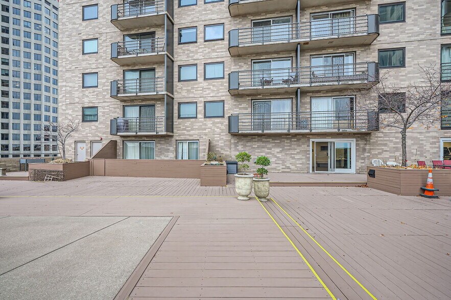 Building Photo - 66 9th St E