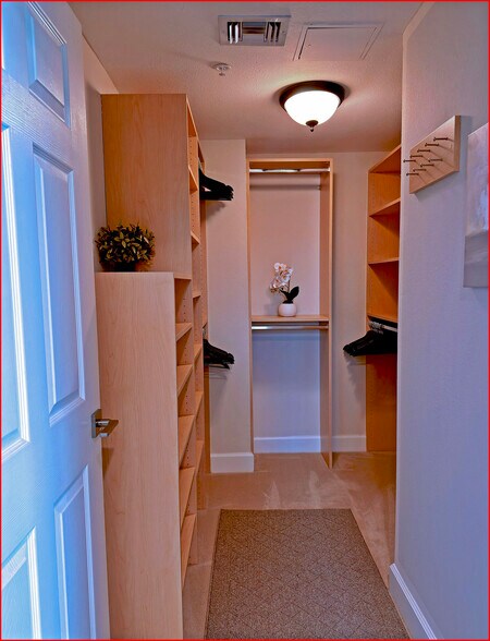 Building Photo - 322 E Central Blvd