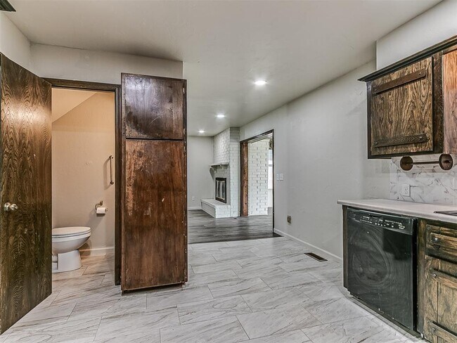 Building Photo - 1170 Mockingbird Cir