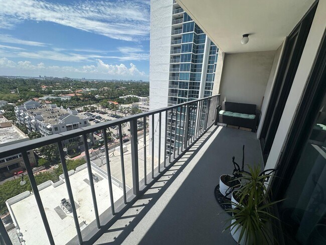 Building Photo - 2625 Collins Ave