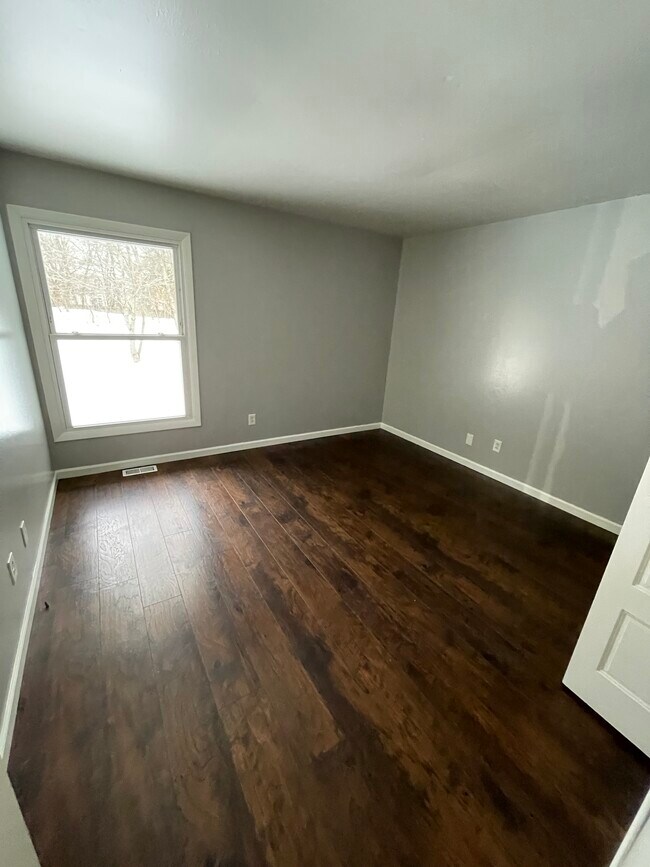 Building Photo - 4467 W Milham Ave