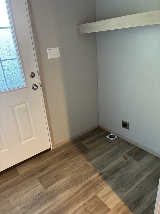 Building Photo - 120 Charles Pl