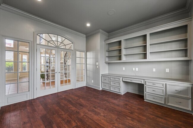 Building Photo - 1119 Gardencrest Ln