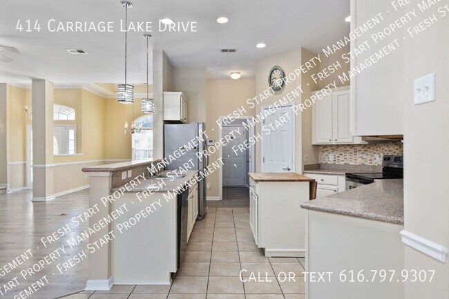 Building Photo - 414 Carriage Lake Dr