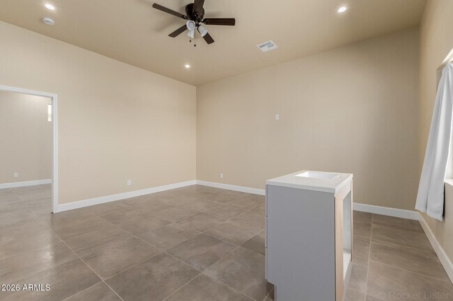 Building Photo - 1908 E Harvard St