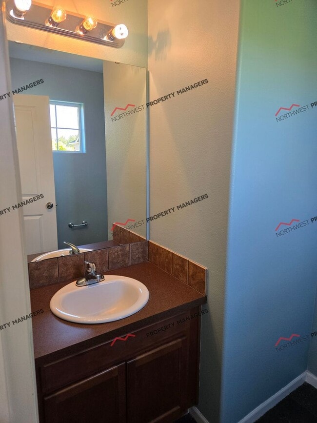 Building Photo - STATUS-PENDING APPLICATION-|R16| $2450