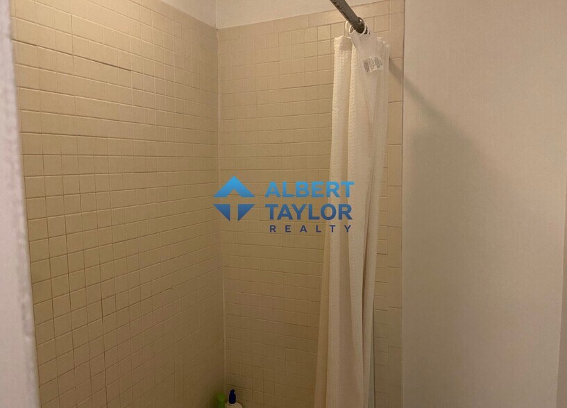 Building Photo - 82 Phillips St