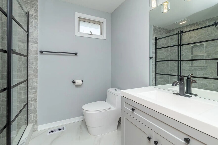 Building Photo - 432 S Dale Ave