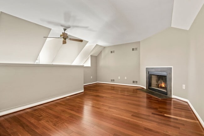 Building Photo - 8015 Merry Oaks Ln