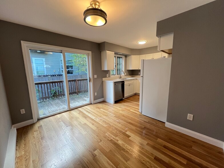 Building Photo - 66 Murdock St