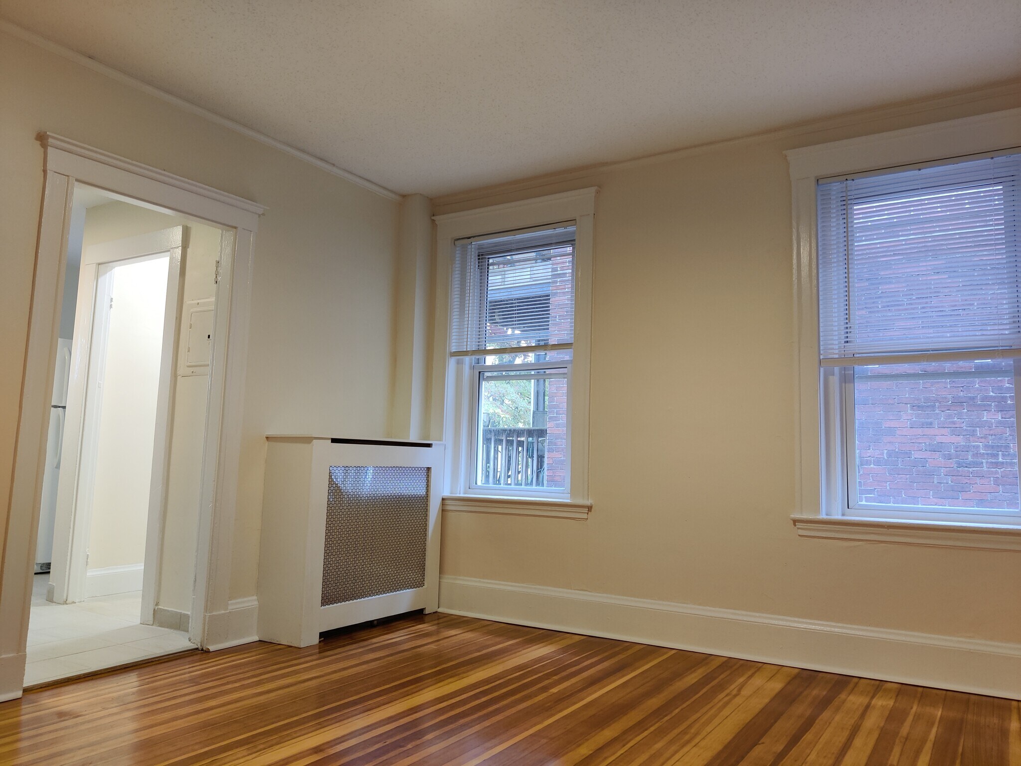 Building Photo - 8 Barrows St