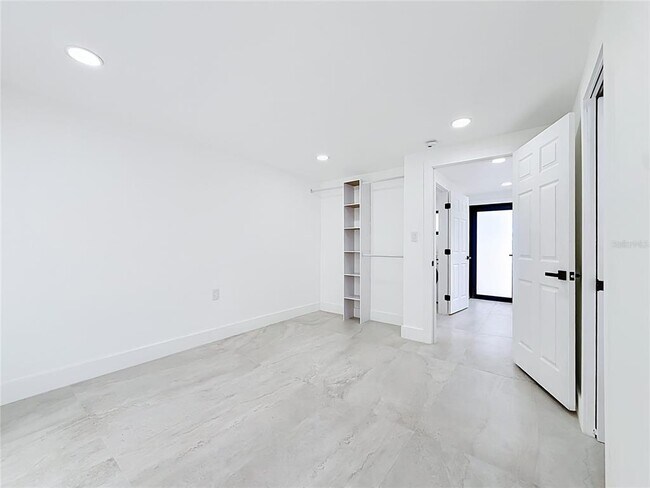 Building Photo - 2472 Tradewinds Dr