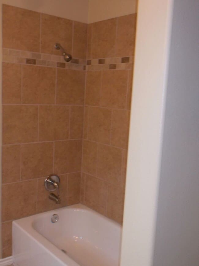 Building Photo - 1322 Milner Dr