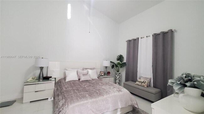 Building Photo - 1225 NE 32nd Ave