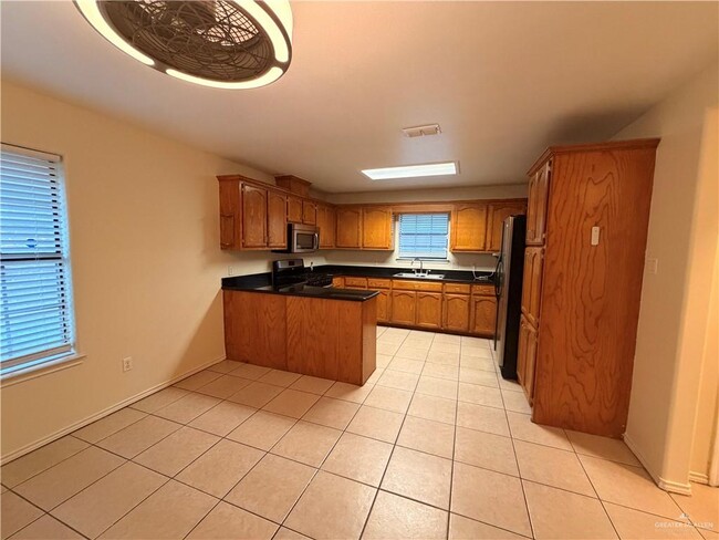 Building Photo - 13 E Pine Creek