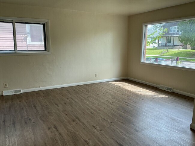 Building Photo - 2 Bedroom ranch style Single Family Home