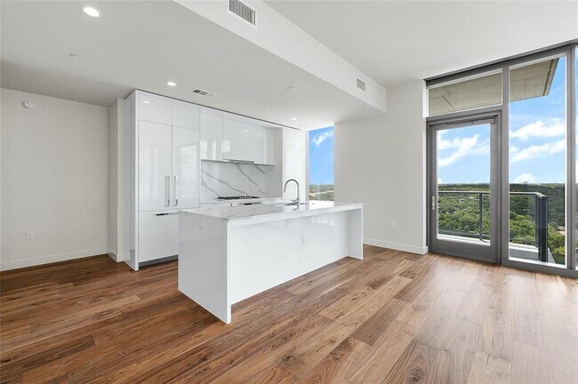 Building Photo - 44 East Ave