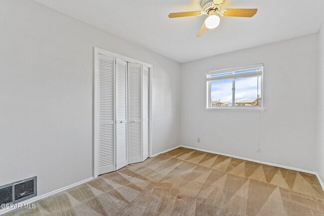 Building Photo - 5828 Sturgeon Dr