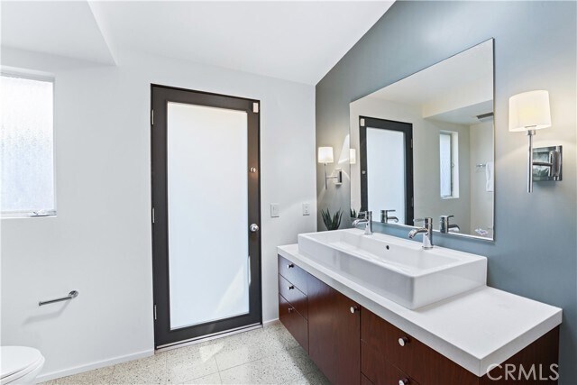 Building Photo - 6225 Frondosa Dr