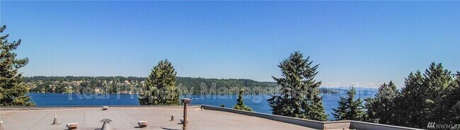 Building Photo - 3825 NE 155th Pl