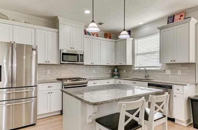 Building Photo - Summerton Village 2 Story Home